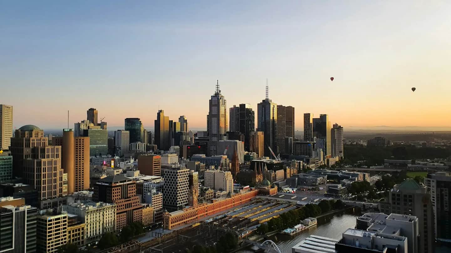 Vista panorâmica do centro de Melbourne ao entardecer