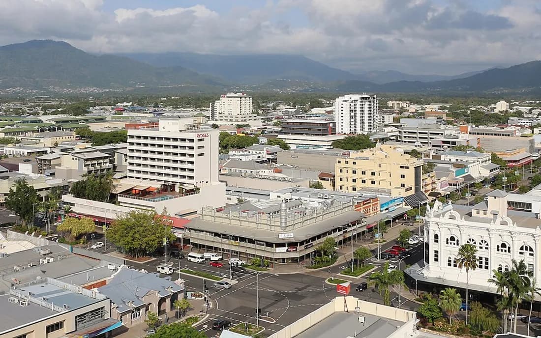 Vista urbana de Cairns y su costa