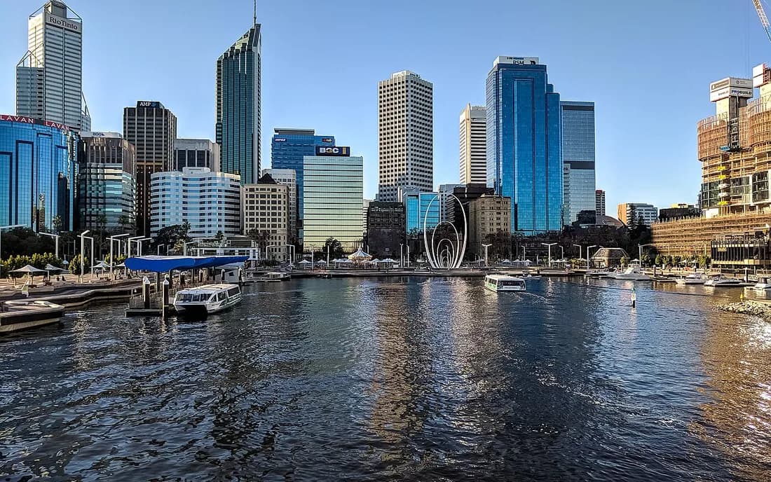 Elizabeth Quay and the river