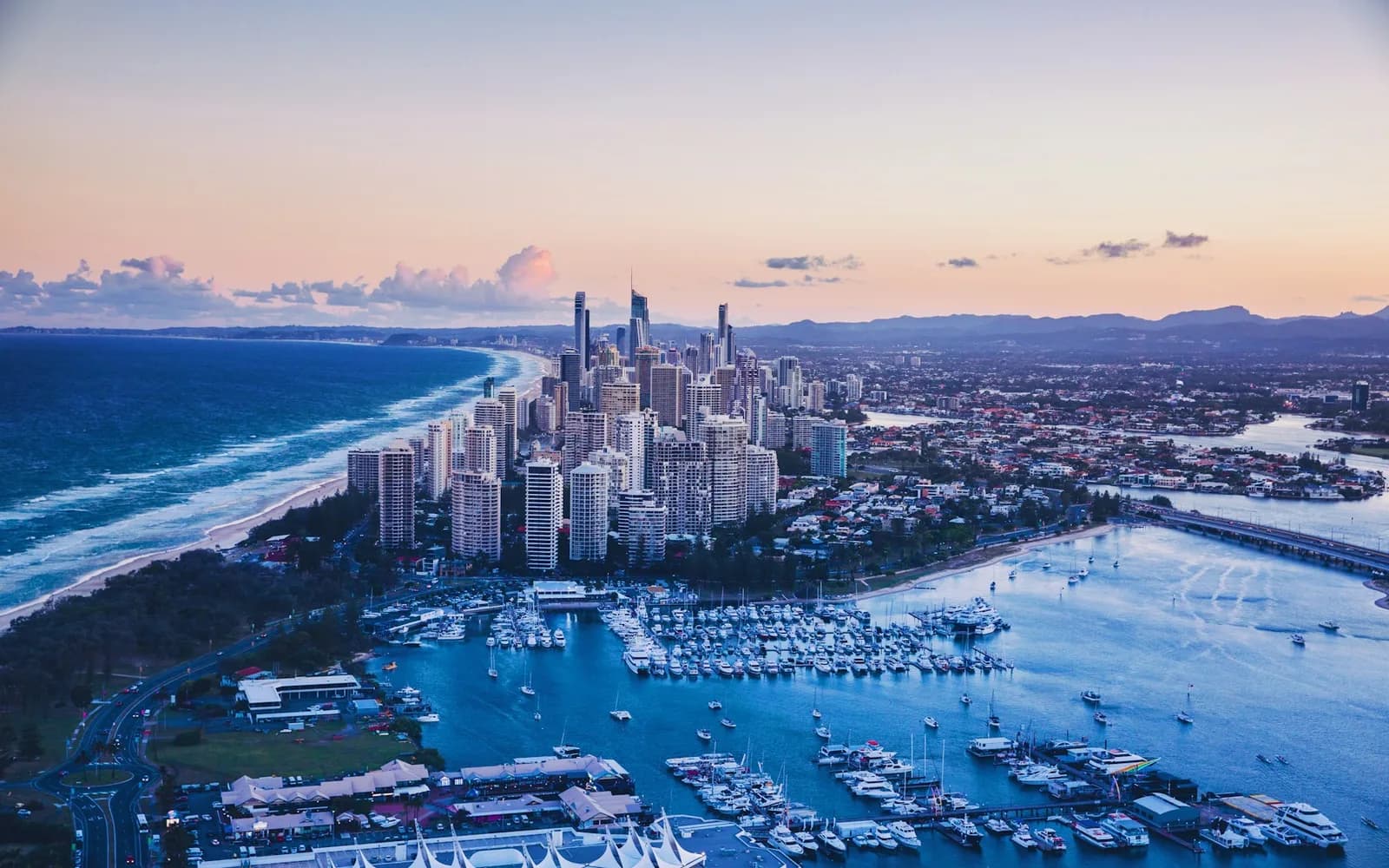 Vista aérea de Surfers Paradise y la costa de Gold Coast