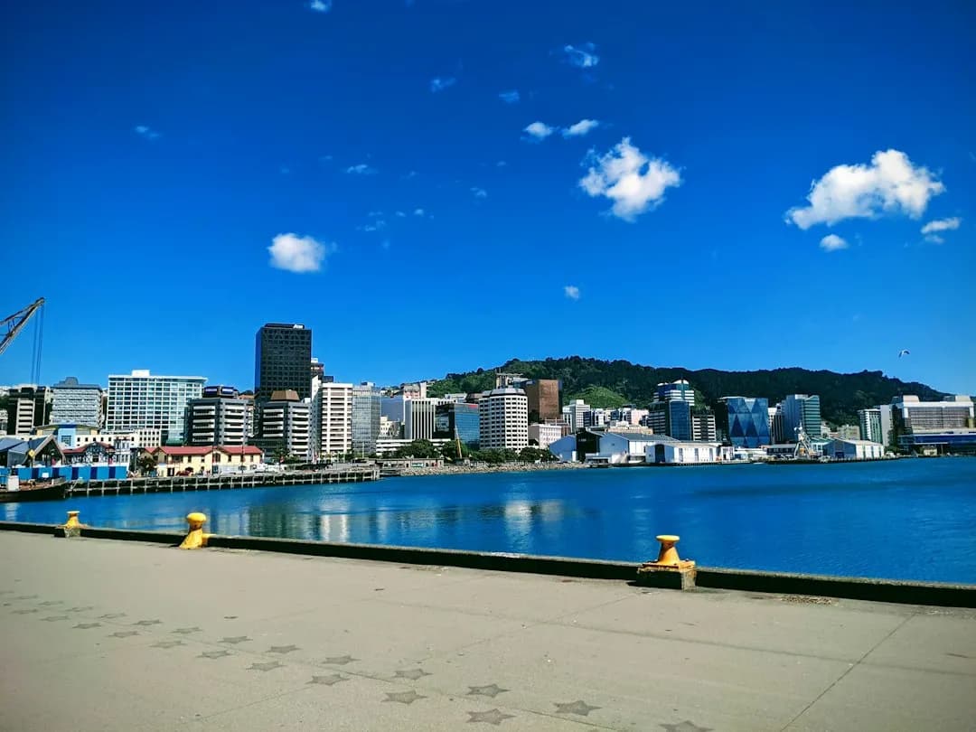 Edificis de Wellington al costat del passeig del port
